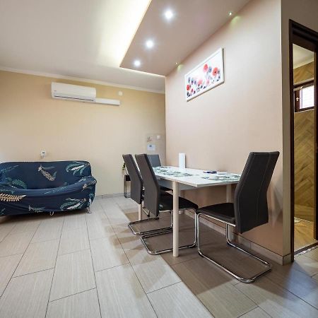 Pipacsos Vendeghazak Apartment Kiskunmajsa Bagian luar foto