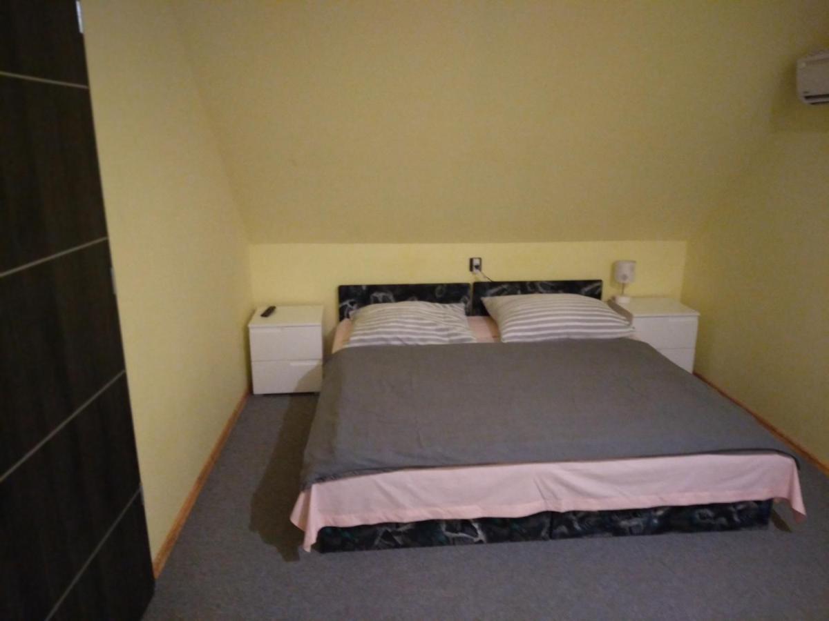 Pipacsos Vendeghazak Apartment Kiskunmajsa Bagian luar foto