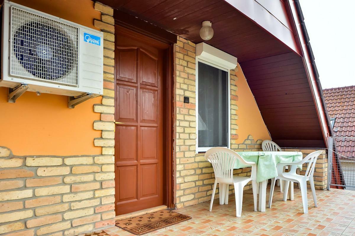Pipacsos Vendeghazak Apartment Kiskunmajsa Bagian luar foto