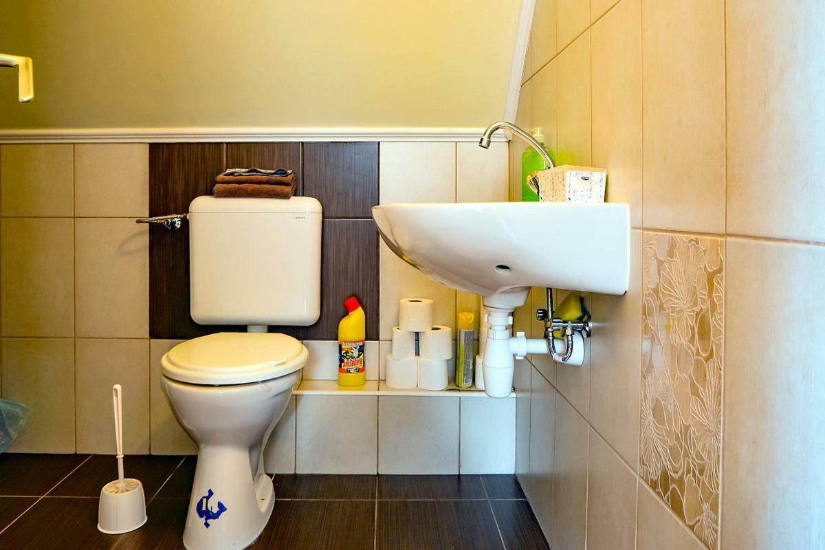 Pipacsos Vendeghazak Apartment Kiskunmajsa Bagian luar foto